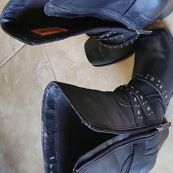 Harley Davidson boots kicking heels! - Picture 12 of 16